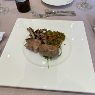 白いんげん豆の煮込みと豚肩コンフィ 自家製ソーセージ