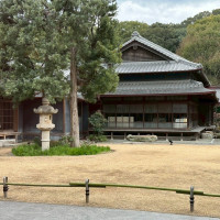 会場外観雰囲気、日本らしい木造建物