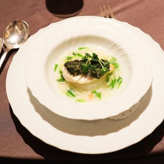 コースの魚料理
