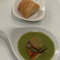 お魚料理とパン