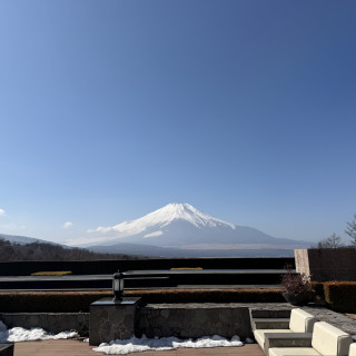 式場の外に出ると大きな富士山が現れます。