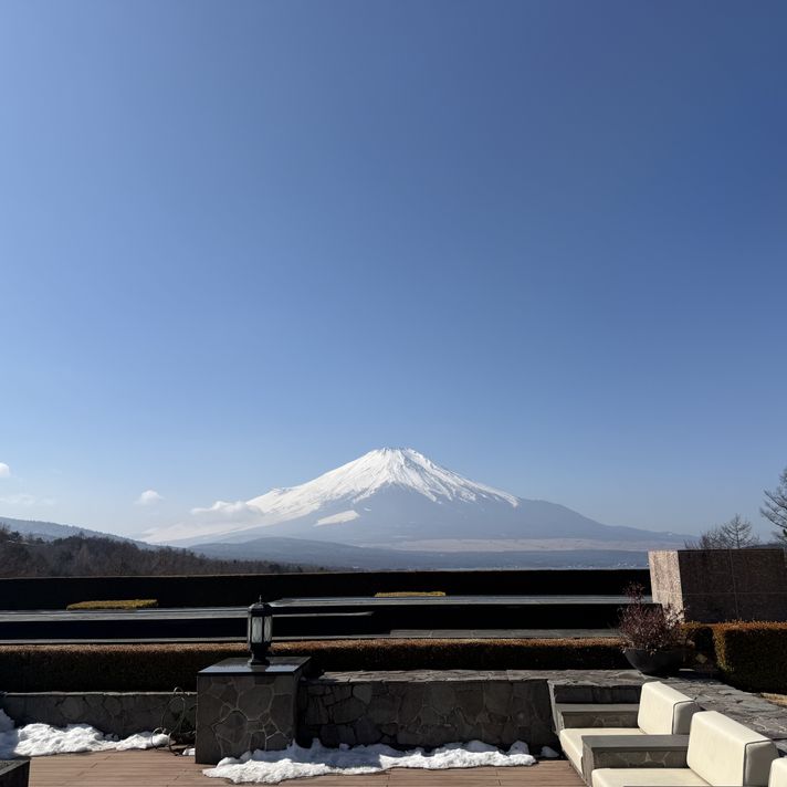 式場の外に出ると大きな富士山が現れます。