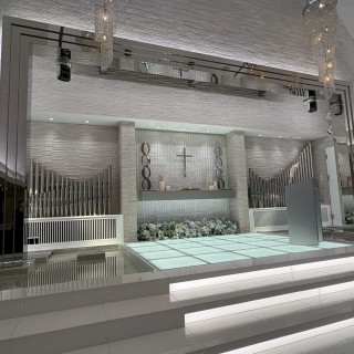 挙式場階段が光ります。