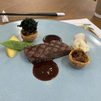 お肉が柔らかくて、付け合わせの野菜やソースにもこだわりあり！