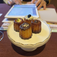 待合室でいただいたカヌレです