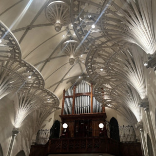 チャペル内観　パイプオルガン