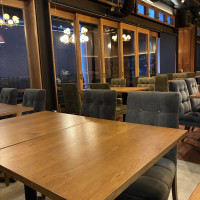 窓で仕切られた空間に式当日は荷物を置けると聞きました