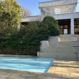 チャペルと披露宴会場がみえます。夜も雰囲気もステキでした。