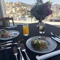 レストランは長崎の景色を一望しながら食事できます。