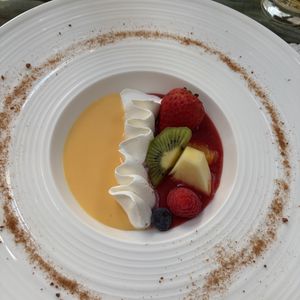 杏仁とカスタードプリンような二つの味がたのしめるデザート|793757さんのAT TERRACE ninomiyaの写真(2646014)