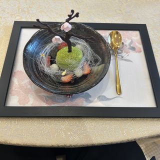 試食のデザートです。ここに抹茶をかけます。