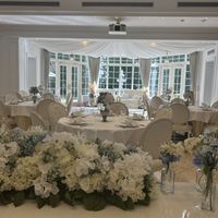 披露宴会場の新郎新婦席です。