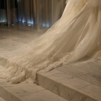 挙式会場でのドレスの写真