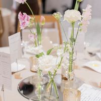 ゲストテーブル装花　キャンドルとミラーはオプションです