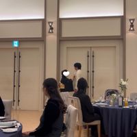 新郎と新郎母のポケットチーフセレモニーの様子