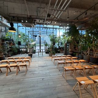 ボタニカルな挙式会場です