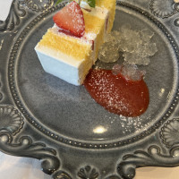 ウェディングケーキの盛り付けも綺麗です