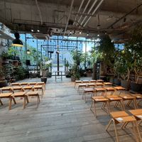 ボタニカルな挙式会場です