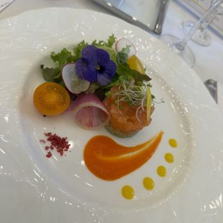 サーモンの前菜でした。