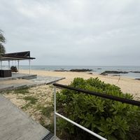 ビーチに降りると、ゲストが休める場所もあります