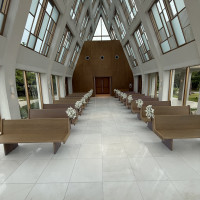 振り返るとゲストの顔もよく見えるチャペルです