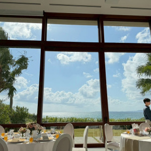 パーティー会場から見える景色|794455さんのザ・ギノザリゾート 美らの教会/アールイズ・ウエディングの写真(2648971)