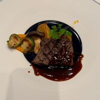 国産牛フィレ肉のグリル　赤ワインソース