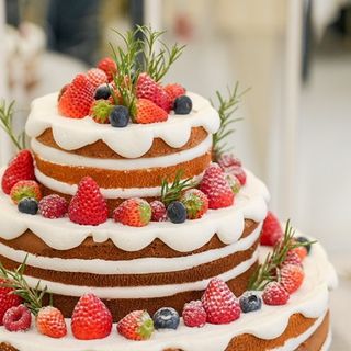 生のウエディングケーキ
