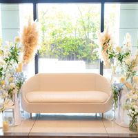 ソファー装花お気に入りです