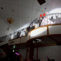 再入場は暗転した状態で、2階から入りました