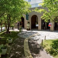 披露宴会場の外観です。車道が真横にあるので荷物の出し可能です