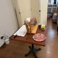 期間限定かもしれませんが、ゲストに生ハムも用意できます