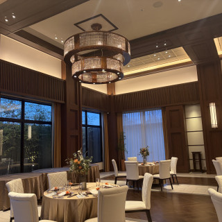 ブラウン基調の披露宴会場