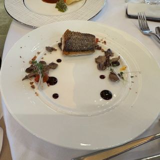 スズキのポワレと舞茸のソテー
