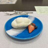 天空のチャペルを模した雲の形のデザートがオリジナリティ満点。