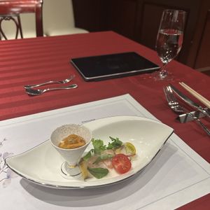 前菜は食器も盛り付けもとても綺麗で味は間違いないです。|795226さんのアンシェルデ・マリアージュの写真(2661770)