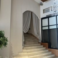 花嫁が出てくる階段