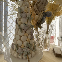 披露宴会場入口に置かれたパティシエ作の砂糖菓子のオブジェ