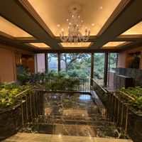大理石の階段。