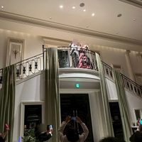 バルコニーから登場できる。