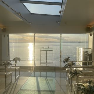 チャペルから海を望む。