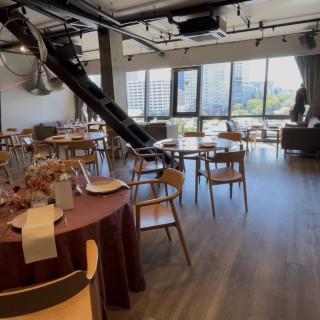 カーテンを開いた瞬間久屋大通の景色が飛び込んできました