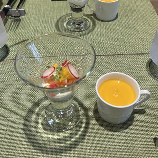 副菜は人参スープが濃厚で特に美味しかったです