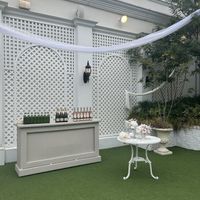 晴れの日はここでおしゃれなドリンクを飲んだりして楽しめます