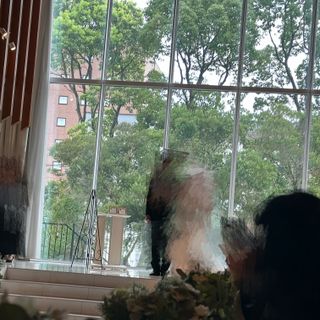 挙式会場 後ろの緑が綺麗