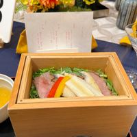 茶碗につけて食べるステーキ