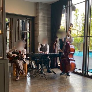 挙式会場入り口にて生演奏