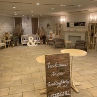 ソファを写真スポットにしたり、余興に使ったりするそうです