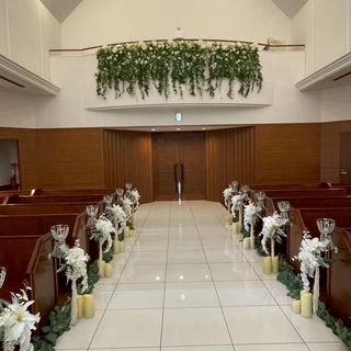 バージンロードはゲストとの距離も近いです。