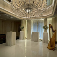 大きなシャンデリアが特徴のチャペルです。